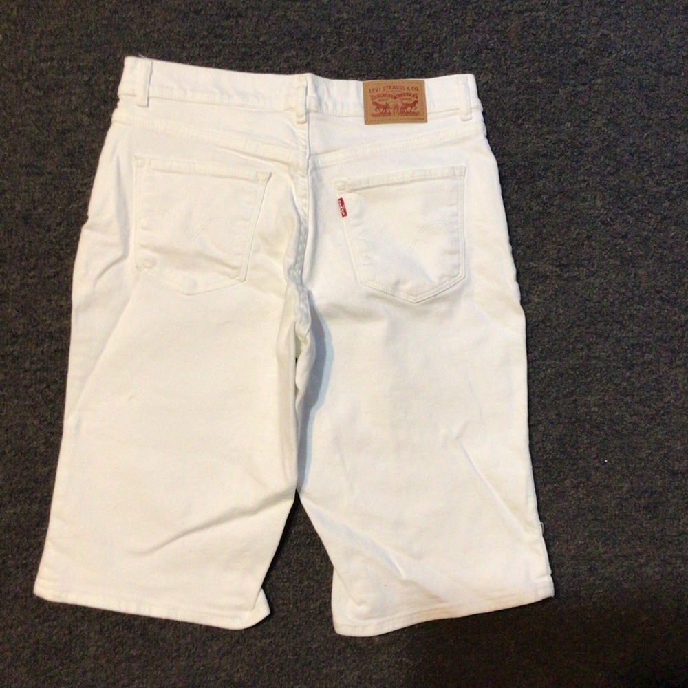 Levi’s White Stretch Bermuda Shorts 27
